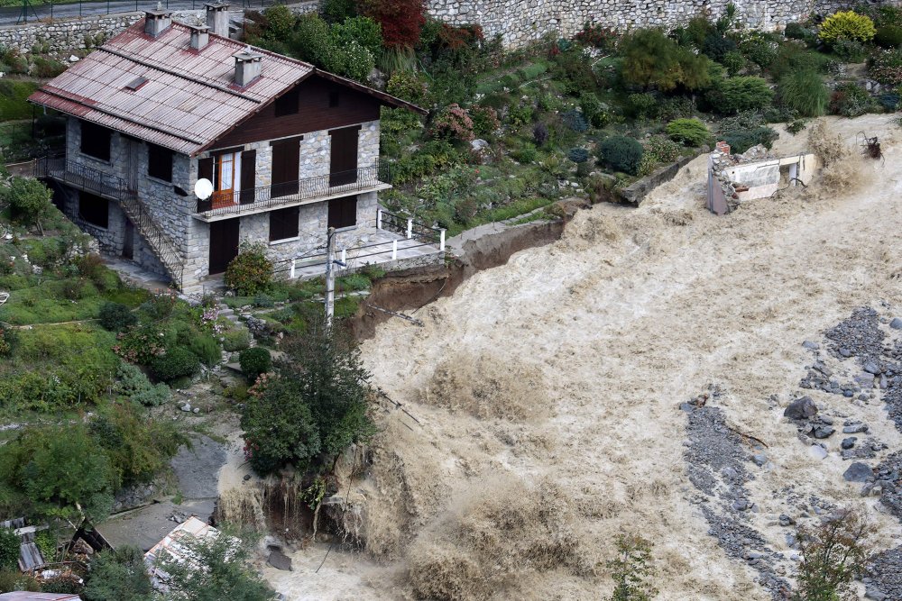 Cod roşu de inundaţii în Italia şi Franţa - codrosudeinundatii-1633438848.jpg