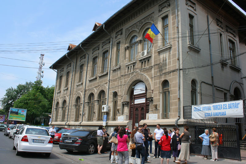 Școală de Vară susținută de SUA la Constanța - colegiulmircea-1342969835.jpg