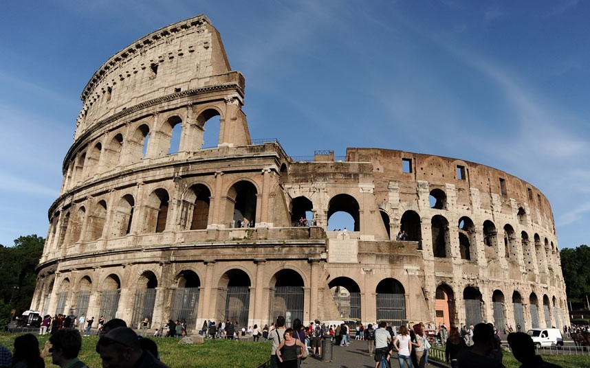 Italia: O tânără a fost luată ostatică la Colosseum de un adept al Statului Islamic - colosseum-1436971805.jpg