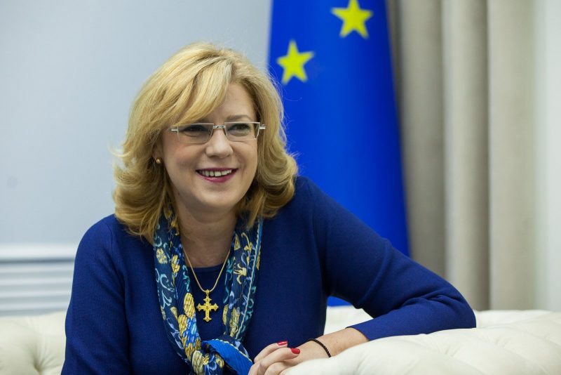 Corina Crețu a aprobat majorarea cotei de fonduri europene pentru metrou și autostrăzi în România - comisarcorinacretue1544689053106-1544859289.jpg
