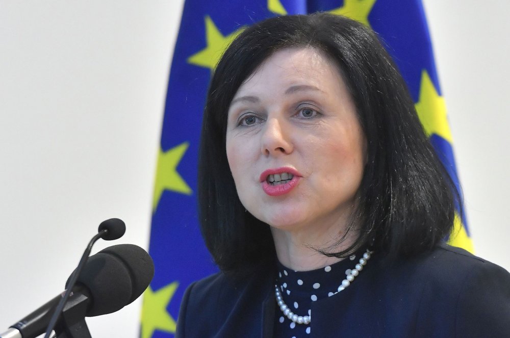 Comisarul european pentru Justiție critică reforma din sistemul judiciar polonez - comisarul-1581275022.jpg