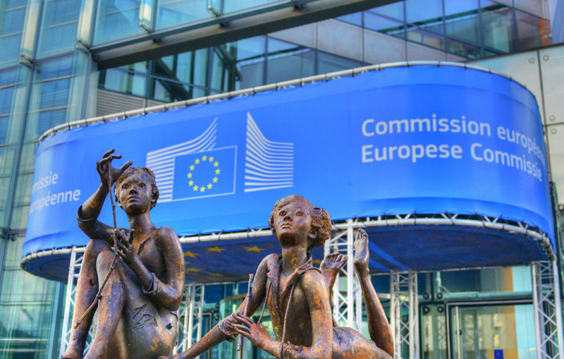 Comisia Europeană nu a luat încă o decizie cu privire la Polonia - comisia-1537452764.jpg