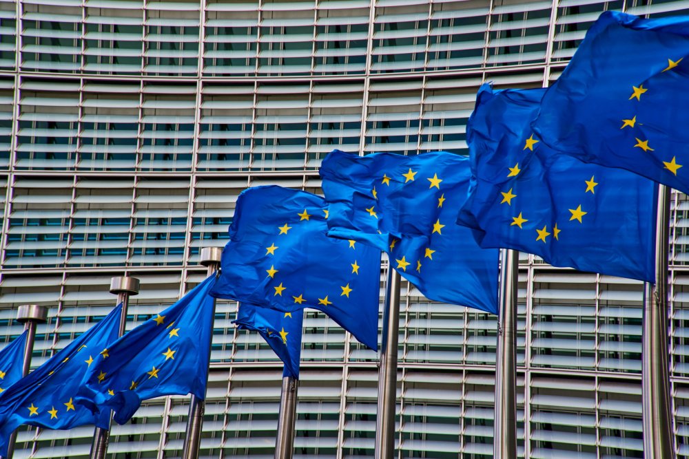 Comisia Europeană a atras 17 miliarde de euro  pentru protejarea locurilor de muncă - comisiaeuropeanaaatras17miliarde-1603374211.jpg