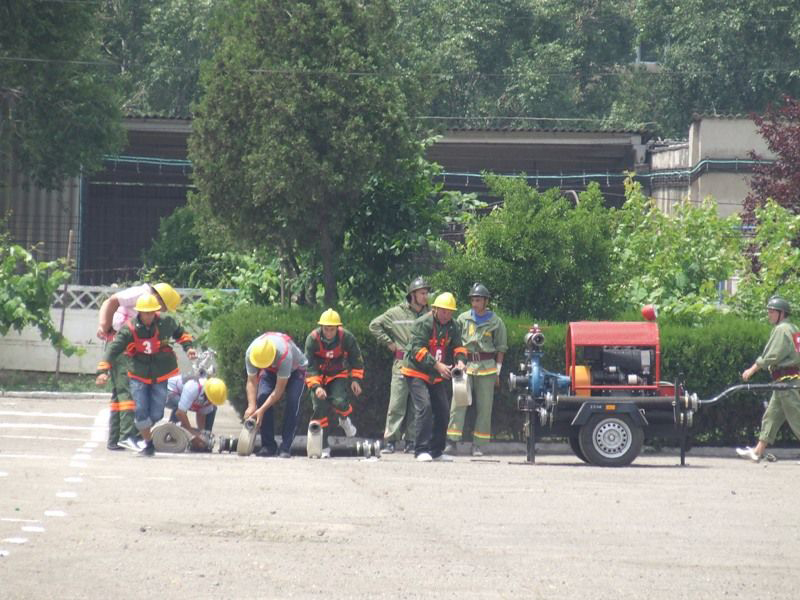 Pompierii voluntari s-au întrecut, ieri, la Constanța - competitiepompieri1-1307652709.jpg