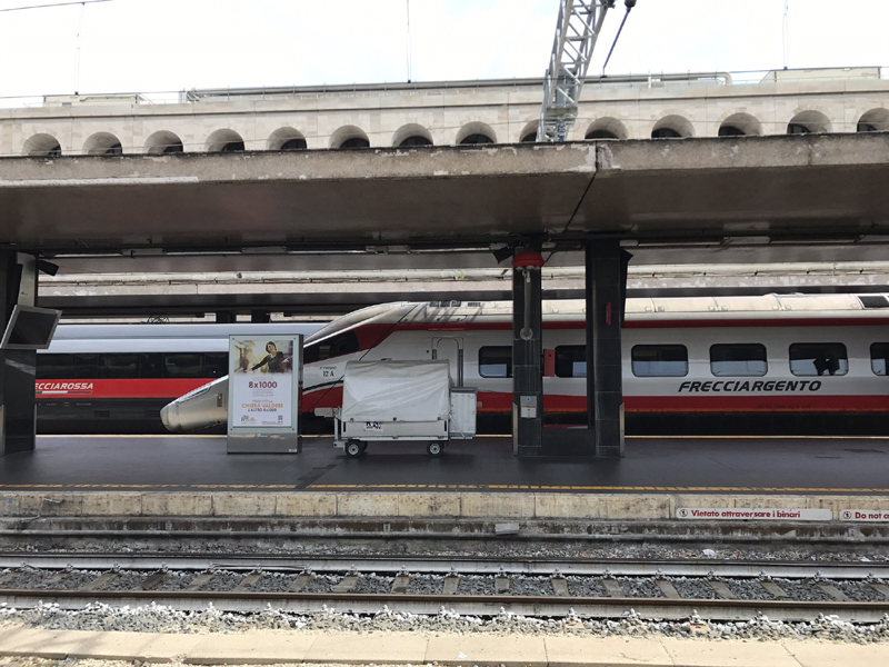 Scandal în Italia.  Un conductor  a vrut să dea jos romii din tren - conductortren-1533820962.jpg