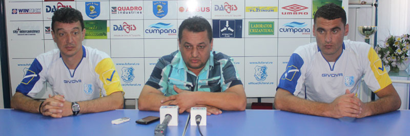 Antrenorul Alin Artimon a semnat contractul cu FC Farul - conferintafarul1-1346778340.jpg