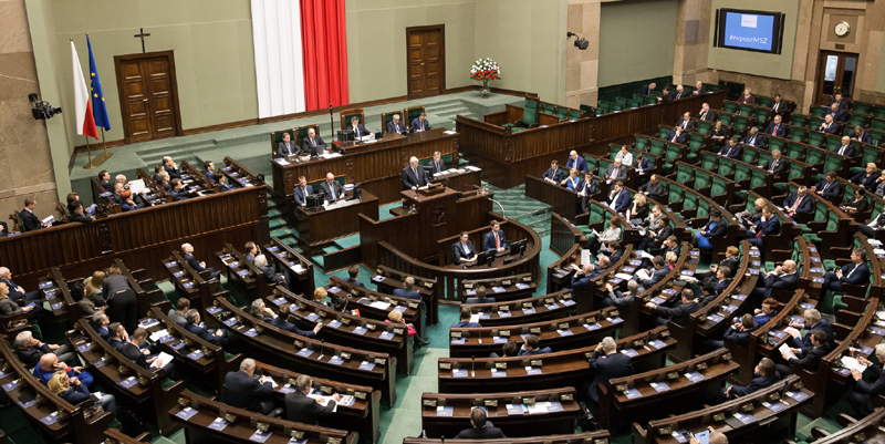 Conservatorii polonezi conduc detașat într-un nou sondaj de opinie - conservatorii-1510671171.jpg