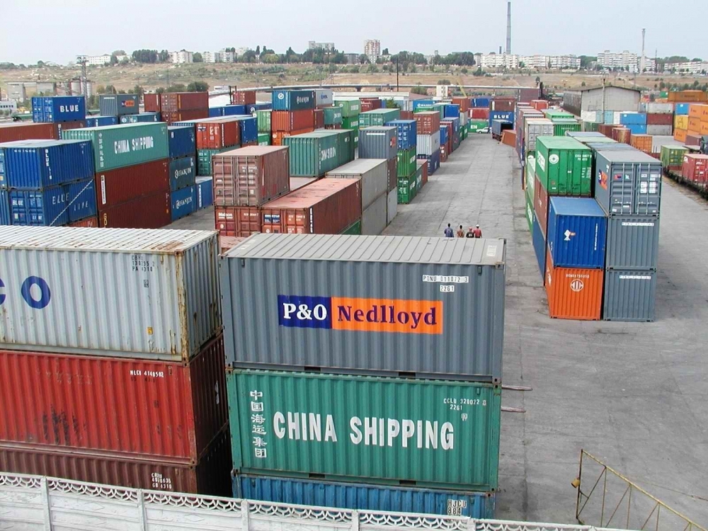 A scăzut traficul de mărfuri prin Portul Constanța și Canalul Dunăre - Marea Neagră - containere-1379490825.jpg