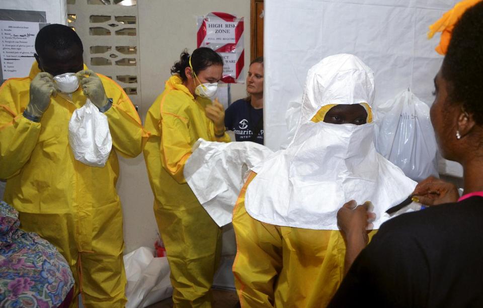 SUA ar putea suspenda vizele pentru cetățenii țărilor afectate de Ebola - containmentfacility-1413461038.jpg