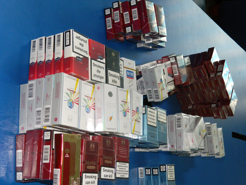 Sute de pachete cu țigări, confiscate - contrabanda-1435339153.jpg