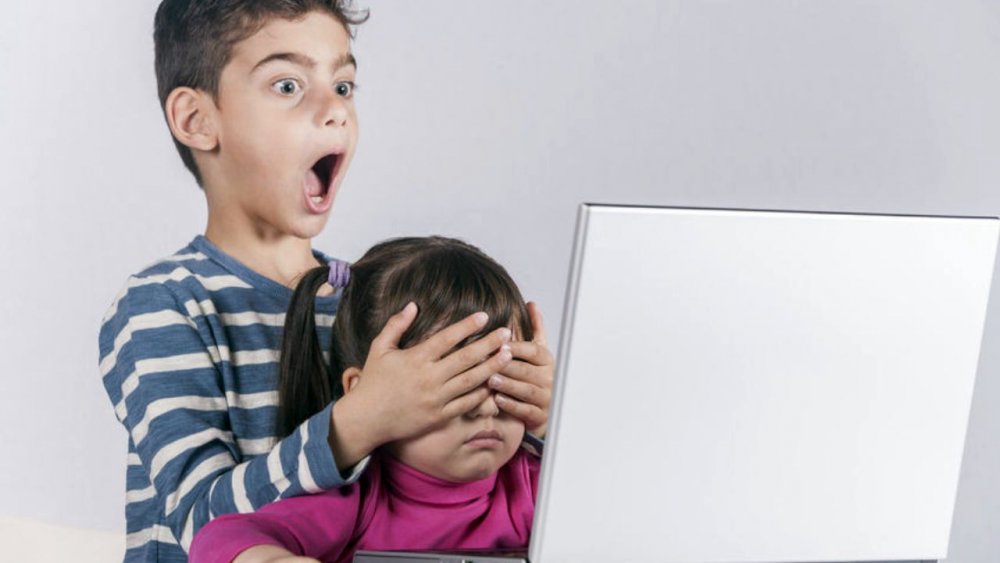 Tu știi ce face copilul tău  pe internet? - copiiinternetsursaenergiseweb-1590155831.jpg