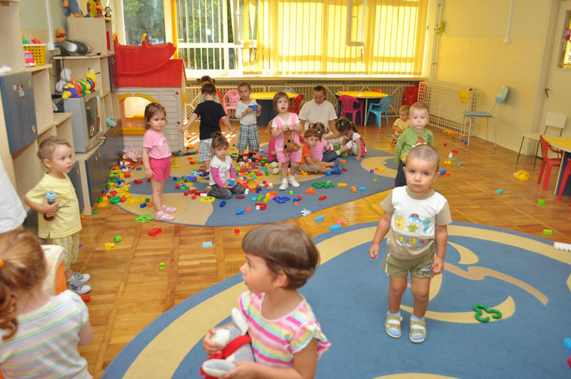 Criză de locuri în creșele din Constanța - copiilacresa39-1348691086.jpg