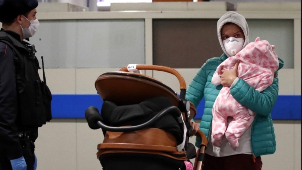 Doi soți și-au abandonat bebelușul pe aeroport când li s-a cerut să-i cumpere bilet - copil-1675265629.jpg