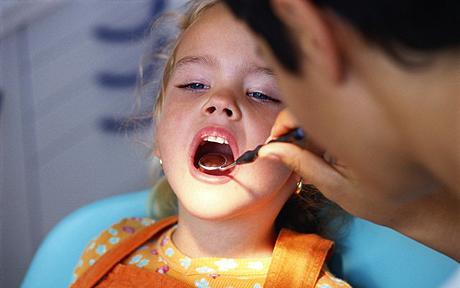 Cum ajuți copilul să nu se teamă de stomatolog - copildentist-1403888229.jpg