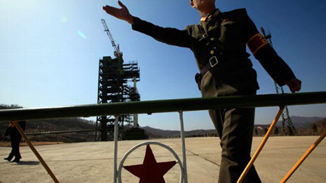 Coreea de Nord a finalizat instalarea rachetei cu rază lungă de acțiune în poligon - coreea-1354693997.jpg
