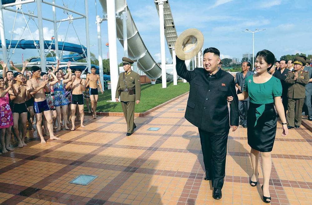 Cum sunt antrenați cei care îi păzesc pe liderii Coreei de Nord: MĂRTURIA fostului bodyguard al lui Kim Jong Il - coreeadenord-1415361575.jpg