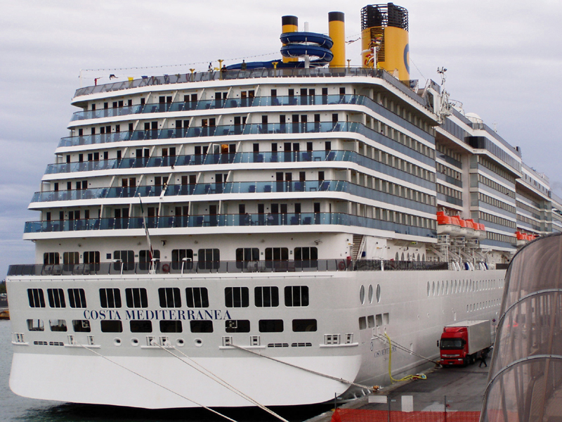 Două nave  de croazieră  au adus 3.268 de turiști în portul Constanța - costamediterranea2-1310662816.jpg