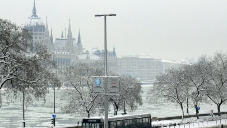 Aviz călătorilor! Cod portocaliu de ninsoare în Ungaria și Croația - cr-1364240964.jpg