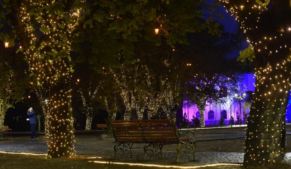 Oraşul din România care a început montarea instalațiilor de Crăciun: 