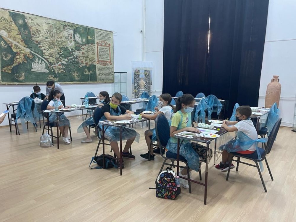 Aproape 200 de copii au învățat tehnici noi de desen și elemente de reconstituire istorică - creatie-1626886883.jpg