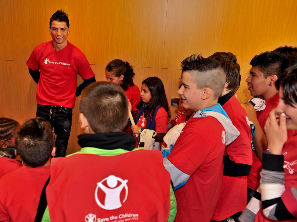 Cristiano Ronaldo, noul ambasador al organizației Salvați copiii - cristianoronaldoglobalartistamba-1357226123.jpg