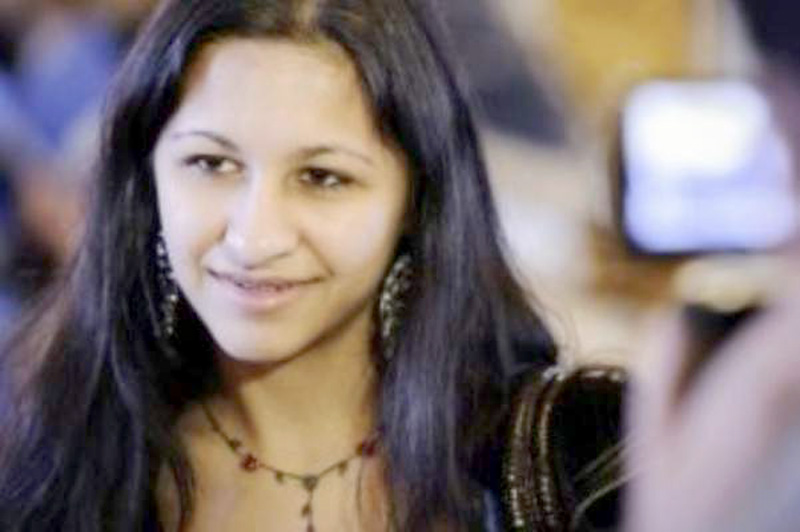 Tânăra româncă de etnie romă laureată la un concurs în Franța a primit titlul de sejur - cristinadumitrutigancapremiata-1333554388.jpg