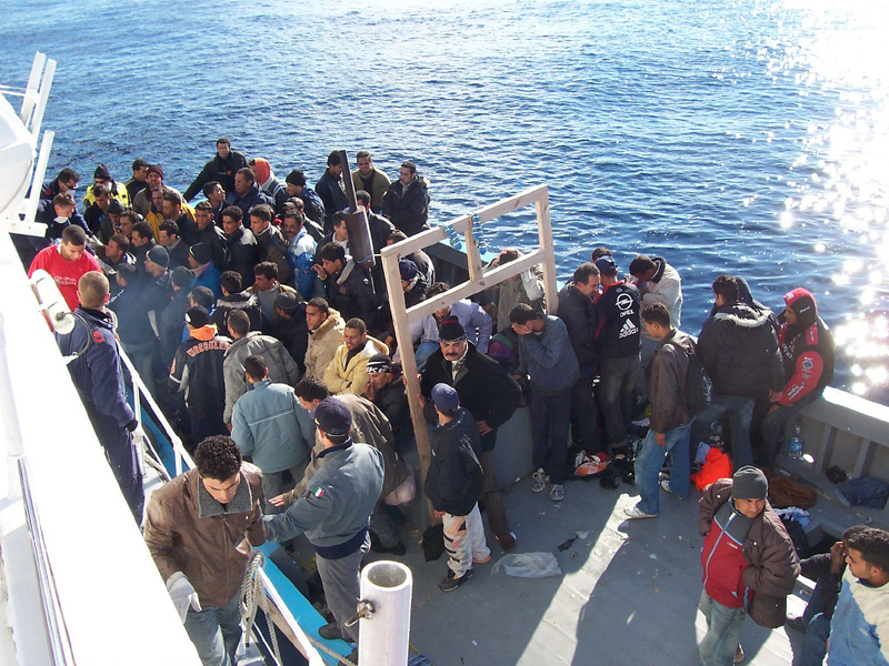 Peste 90 de persoane date dispărute  după scufundarea unei ambarcațiuni - crizaimigrantilor-1477578113.jpg
