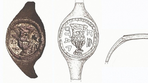 Un inel descoperit în Cisiordania acum 50 de ani a fost atribuit lui Pilat din Pont - cropofring1024x64055492200-1544107033.jpg