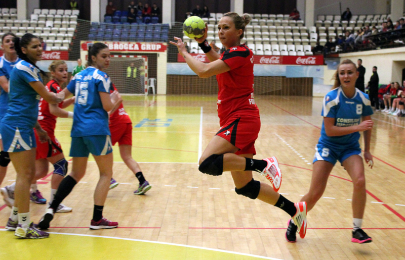Liga Națională de handbal feminin, etapa a 19-a. CSU Neptun, în goana după puncte - csuneptun-1423855386.jpg