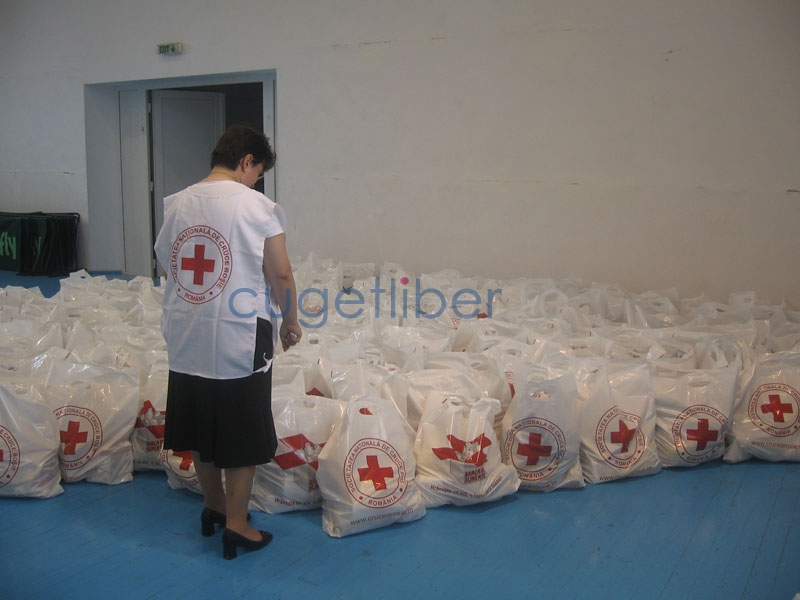 Aproape 200.000 de kg de alimente, distribuite de Crucea Roșie prin Banca de alimente - cuget-1362660810.jpg