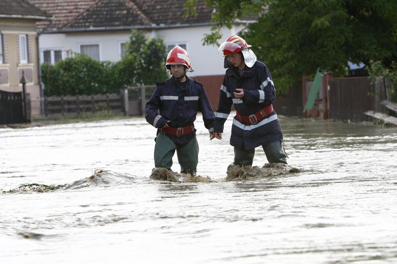 PLOI TORENȚIALE LA CONSTANȚA. Unde puteți semnala dacă aveți probleme cu inundațiile - cumagestionatmai1465394908-1525948236.jpg
