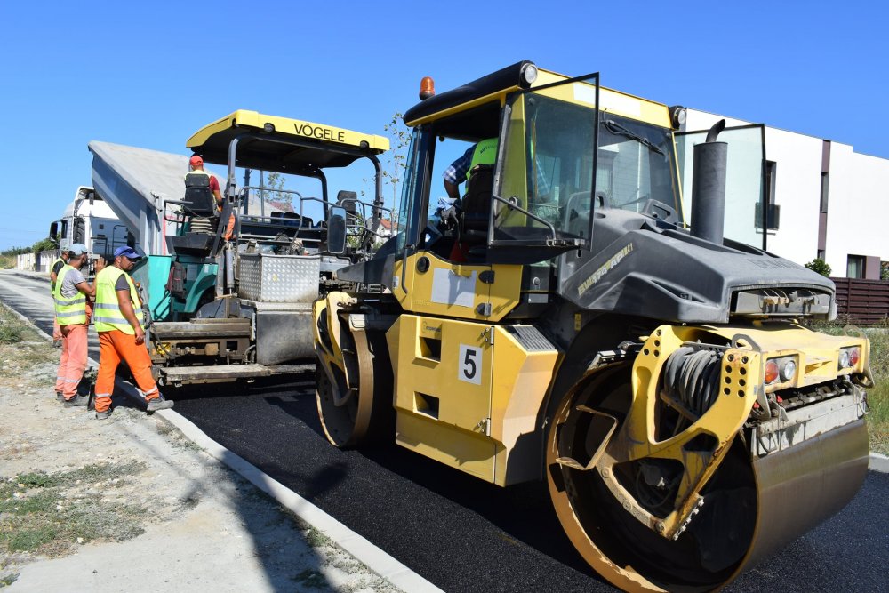 Primăria Cumpăna continuă lucrările de asfaltare în comună - cumpanaasfaltare-1629215322.jpg