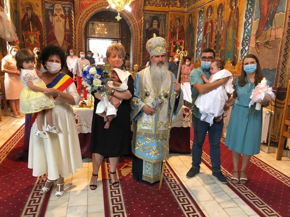 Administrația locală din Cumpăna continuă tradiția botezului copiilor orfani - cumpanabotez2-1597592153.jpg