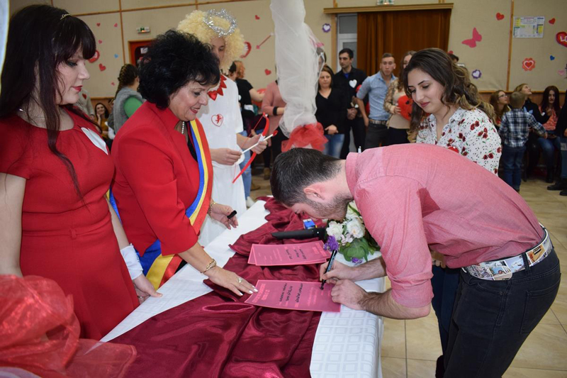 Primarul Mariana Gâju a oficiat căsătorii pentru o zi. Care a fost motivul - cumpanaziuaindragostitilor-1486913074.jpg