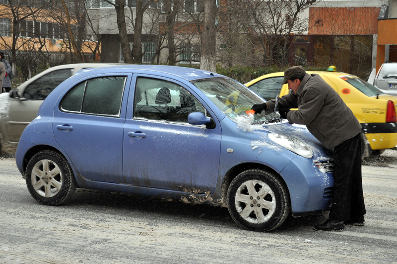 Cum să îți protejezi mașina pe timp de iarnă - cumsaitiprotejezi-1386853080.jpg