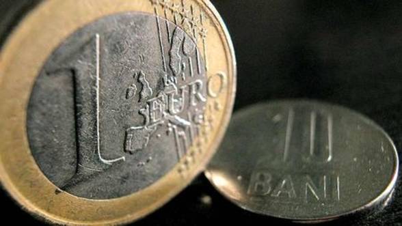 Moneda națională s-a apreciat până la un curs de referință de 4,4616 lei/euro - curs-1338375851.jpg