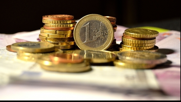 Euro a pierdut 1,05 bani. Iată cotația zilei - curs69889500-1511784844.jpg