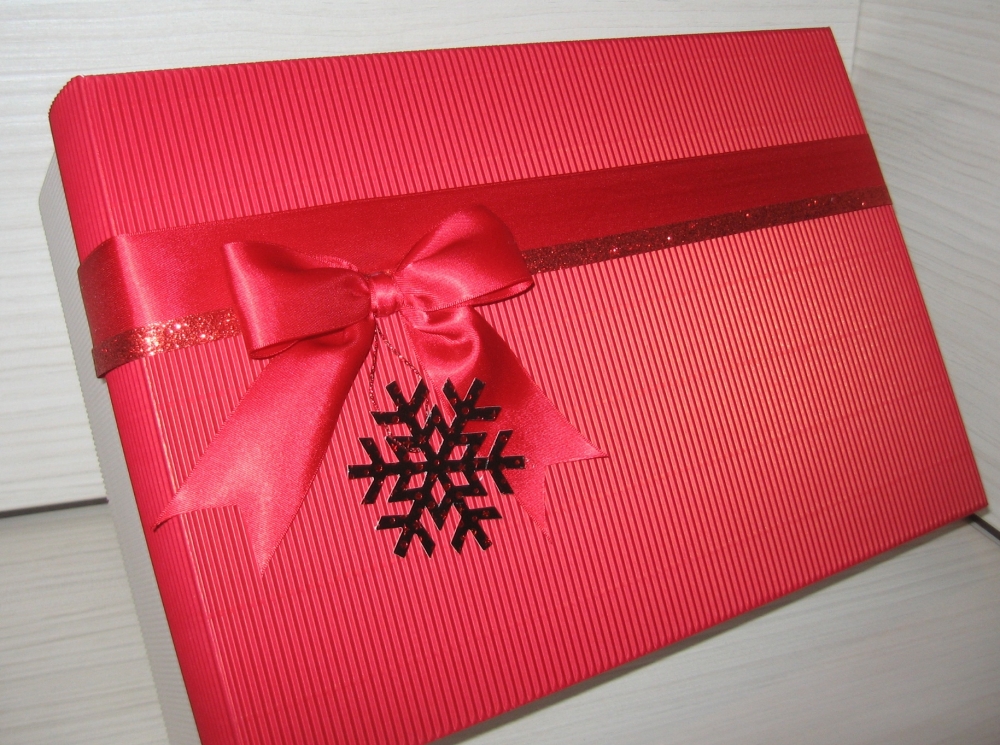 Cauți un cadou… Premium? Începe Christmas Shopping Event! - cutiecadoucraciunred2013033-1355398350.jpg
