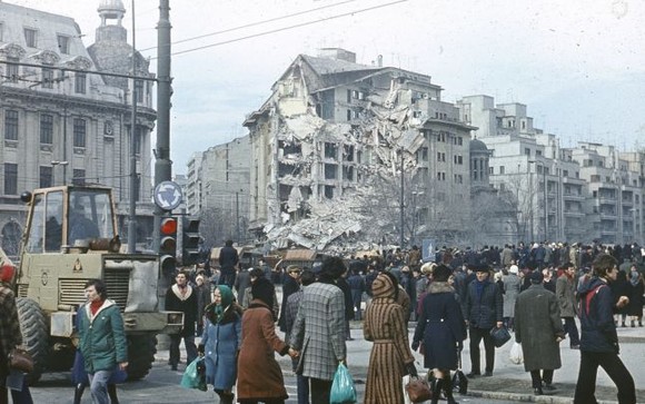 GALERIE FOTO. Imagini uluitoare de la cutremurul din 1977 - cutremur1977bucurestibloculdunar-1551687751.jpg