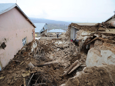 Bilanț provizoriu: Aproape 1.000 de morți în Turcia, după cutremur - cutremurturcia10-1319378921.jpg