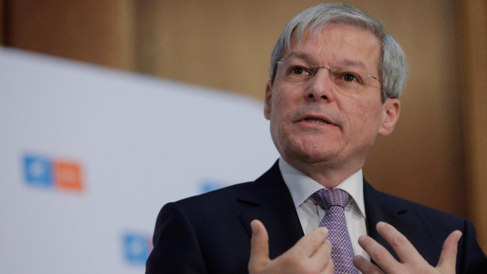 Dacian Cioloș cere liderilor coaliției eliminarea pensiilor speciale pentru aleșii locali - dacian-1638798325.jpg