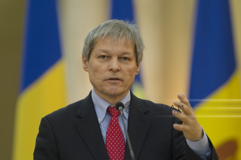 Dacian Cioloș a VOTAT: Românii pot transmite un mesaj puternic partidelor - dacianciolosinqoctavganea-1481444053.jpg
