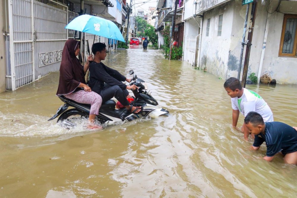 Cele mai dezastruoase inundații din ultimul secol și jumătate! Jakarta, măturată de viituri - ddd-1578311608.jpg