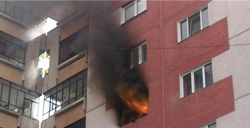 Apartament ÎN FLĂCĂRI! Pompierii acționează! - ddd-1578555420.jpg