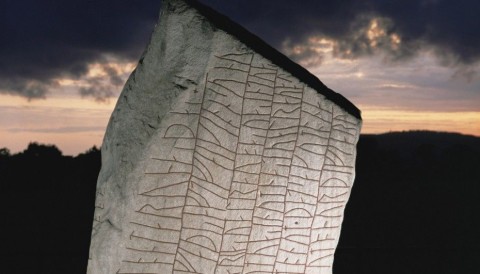 Tainele runelor scandinave. Vezi ce fenomen actual descrie o inscripție faimoasă! - ddd-1578572981.jpg