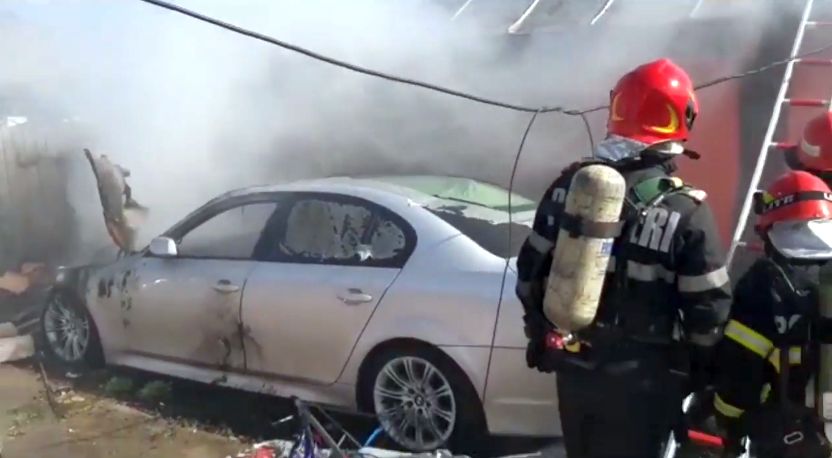 BMW-ul unui tulcean, în flăcări! A fost nevoie de intervenția pompierilor - ddd-1583591228.jpg