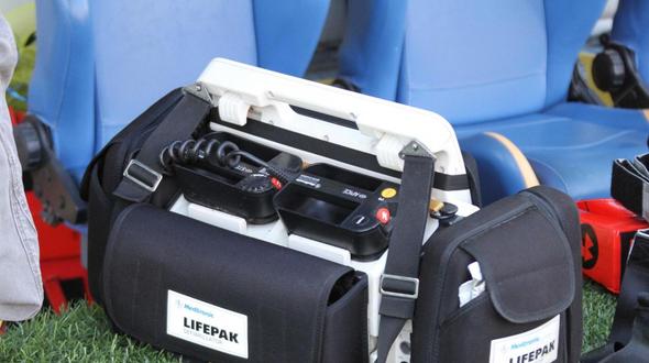 Fotbal / FRF cumpără defibrilatoare pentru toți membrii afiliați - defibrillatorartikelbox-1472229334.jpg