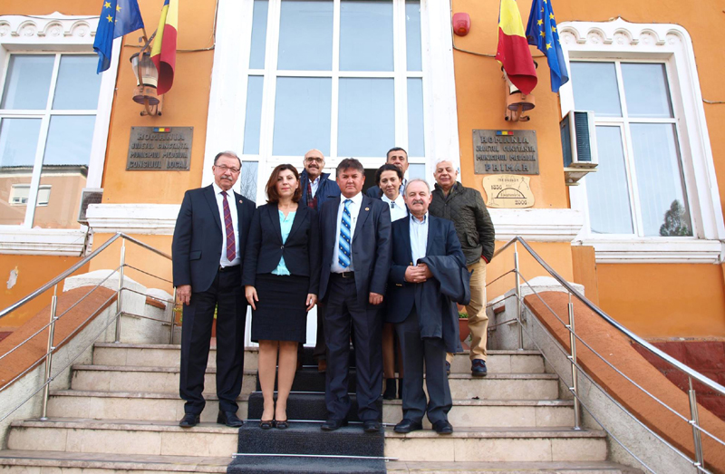Delegație  din Turcia, în vizită la Primăria Medgidia - delegatiedinturcialamedgidia-1447180071.jpg