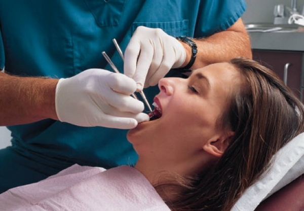 Există constănțeni care nu au văzut niciodată un dentist - dentist12-1315407834.jpg