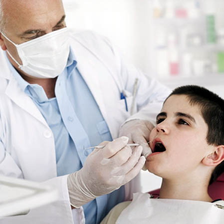 Cursuri gratuite de perfecționare pentru medicii dentiști - dentisti-1340294975.jpg